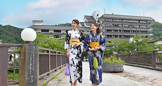 モデルの更新料、無料!!<br/>撮影に関する使用権も譲渡!!<br/><small>（※著作権譲渡は含みません）</small>